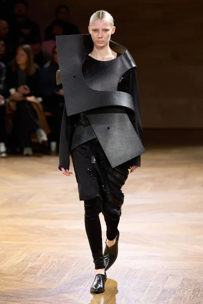 Look 14